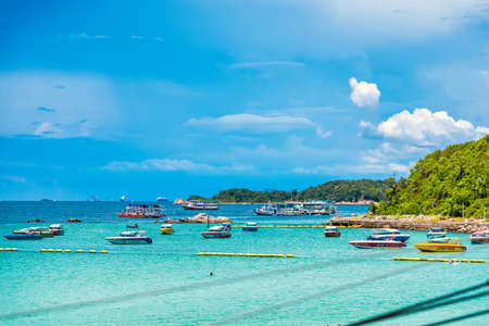 Chon Buri, Thailand - September, 12, 2020 : Pictures of Tawaen Beach in the day time on Koh Lan island after the outbreak of the Covid 19 virus.のeditorial素材