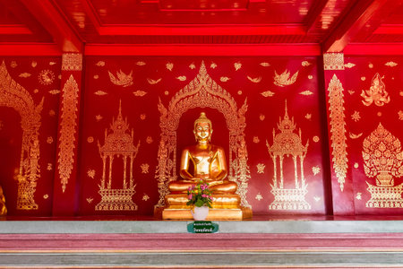 Chiangmai, Thailand - October, 10, 2020 : Golden buddha statue at Wat Phra That Si Chom Thong Worawihan at twilight, Chiang Mai, Thailand.のeditorial素材