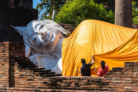 Ayutthaya, Thailand - December, 04, 2020 : Reclining Buddha of Wat Yai Chai Mongkol or Mongkhon in Ayutthaya, Thailandのeditorial素材
