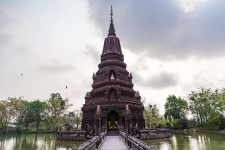 Lop Buri, Thailand - February, 17, 2021 : Pagoda middle water Huay Kaew temple Landmark pagoda in Lopburi, Thailandのeditorial素材