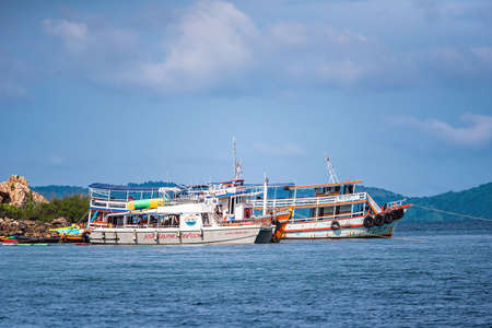 Chon Buri, Thailand - October, 02, 2021 : Passenger boat brings tourists to Bali Hai Pier, Pattaya to Koh Lan, the popular tourist destination of Chonburi province.のeditorial素材
