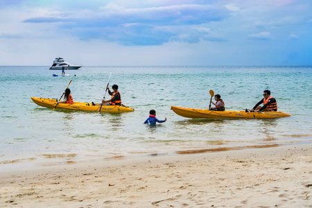 Rayong, Thailand - October, 15, 2022 : Unidentified name tourist kayaking on the sea at the Koh Samet island, Rayong, Thailandのeditorial素材