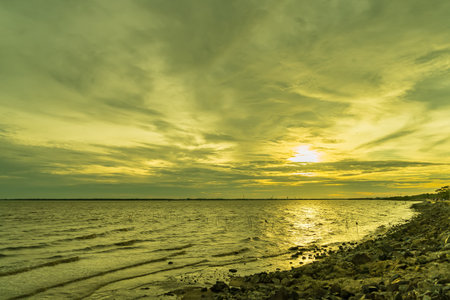 Captivating Coastal Twilight: A Dreamy Blend of Warmth and Serenity on the Sea's Horizonの写真素材