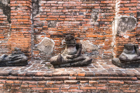 Ayutthaya,Thailand - September,17, 2023:  Broken Buddha statues in Wat Mahathat, Ayutthaya, Thailandのeditorial素材