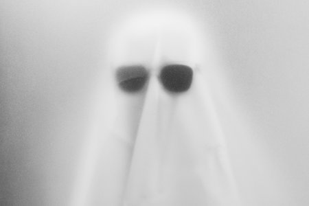 Mysterious Ghostly Figure in Black Sunglasses â Eerie and Minimalistic Halloween Conceptの写真素材