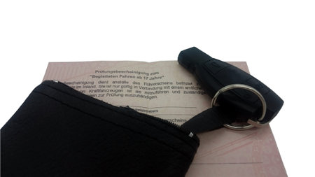 Text German "Examination certificate for accompanied driving from 17 years", with car keyのeditorial素材