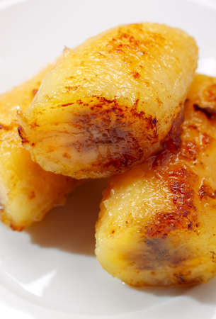 Close-up of baked caramelized bananas on plateの写真素材
