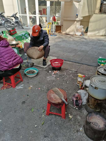 Hanoi, Vietnam - February 26, 2020: street sellers in Hanoiのeditorial素材