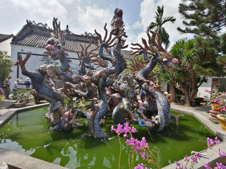 Hoi An, Vietnam - February 26, 2020: Dragon statue at the Cantonese Assembly Hall (Quang Trieu), Hoi An, Vietnamのeditorial素材