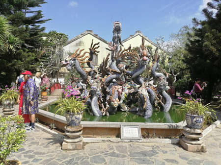 Hoi An, Vietnam - February 26, 2020: Dragon statue at the Cantonese Assembly Hall (Quang Trieu), Hoi An, Vietnamのeditorial素材
