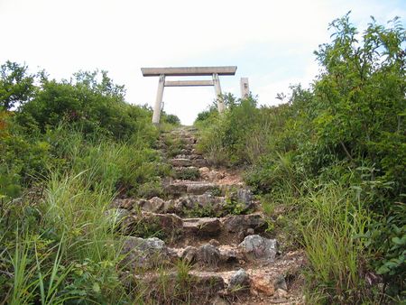 A Shrine Gate At The Top of A Mountainの写真素材