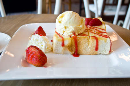 strawberry toast dessert for mealの写真素材