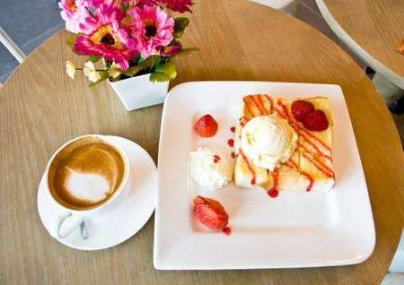 strawberry toast dessert for mealの写真素材