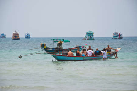 SURAT THANI  THAILAND - MARCH 22 foreinger  people travel in the sea  for  relax in the summer vacation   -  on March 22, 2014 in KOH TAO SURAT THANI THAILANDのeditorial素材
