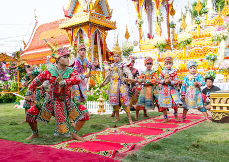 BANGKOK THAILAND - JUNE 16  Unidentified actors performs Thailand Dancing art called  Khon , an high-class of historic dance, on June 16, 2014 in BANGKOK, Thailandのeditorial素材