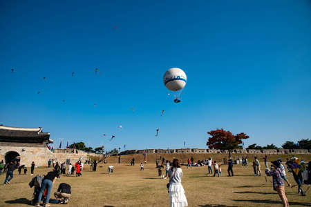 Hwaseong fortress Korea 2018-21-october unidentified tourist travel in Hwaseong fortress   famous place in Korea in 2018-21-october , Koreaのeditorial素材