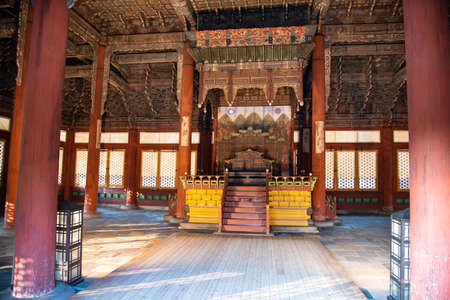 Seoul Korea 2018-23-october unidentified tourist travel in deoksugung palace  famous place for travel  in Korea in 2018-23-october, Seoul Koreaのeditorial素材