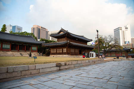 Seoul Korea 2018-23-october unidentified tourist travel in deoksugung palace  famous place for travel  in Korea in 2018-23-october, Seoul Koreaのeditorial素材