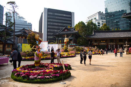 Seoul Korea 2018-23-october unidentified tourist travel in Jogyesa  temple famous place for travel  in Korea in 2018-23-october, Seoul Koreaのeditorial素材