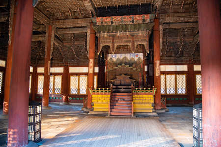 Seoul Korea 2018-23-october unidentified tourist travel in deoksugung palace  famous place for travel  in Korea in 2018-23-october, Seoul Koreaのeditorial素材