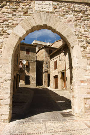 Old arch in Montefalcoの写真素材