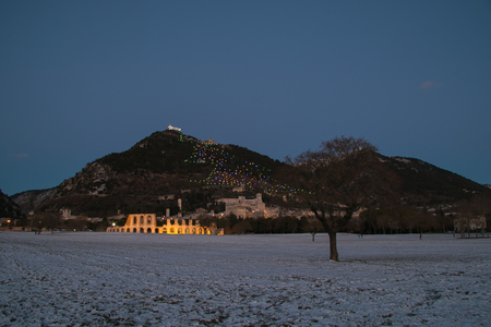 Winter view of Gubbio at night with snowの写真素材