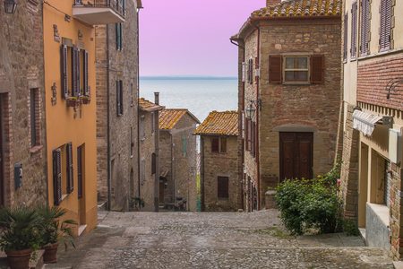 Romantic view of Monte del Lago on Trasimeno lake at sunset, Umbriaの写真素材