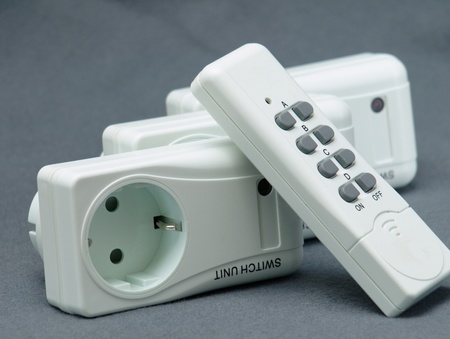 Wireless socket with remote control