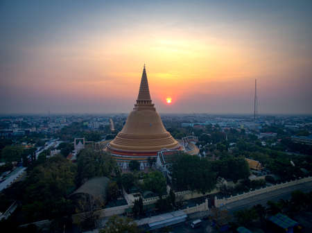 Phra Pathom Chedi is the landmark of nakornpathom province Thailandの写真素材