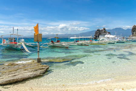 boat on the sea at Apo Islandのeditorial素材