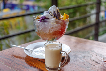 popular Filipino dessert Halo-haloの写真素材