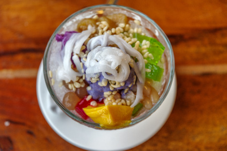 popular Filipino dessert Halo-haloの写真素材