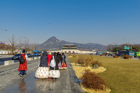 Dec 6,2017 Tourists walking to Gyeongbok Palace, Seoul, Koreaのeditorial素材