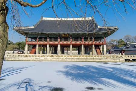 Dec 6,2017 Sonwing at Gyeonghoeru in Gyeongbok Palace, Seoul ,Koreaのeditorial素材
