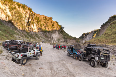 Feb 18, 2018 Four-wheel drive cars parked at the start of the Pinatubo hike, Capas , Philippinesのeditorial素材