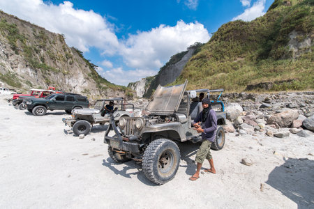 Feb 18, 2018 Four-wheel drive cars parked at the start of the Pinatubo hike, Capas , Philippinesのeditorial素材
