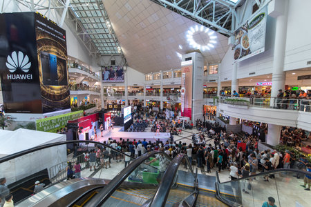Feb 24, 2018 People watch event at Glorietta mall , Makati city, Merto Manila, Philippinesのeditorial素材
