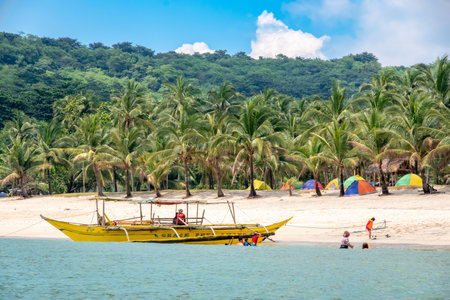 Sep 22, 2018 Batan, Philippines : People who play in White Beach in Batan, Philippinesのeditorial素材