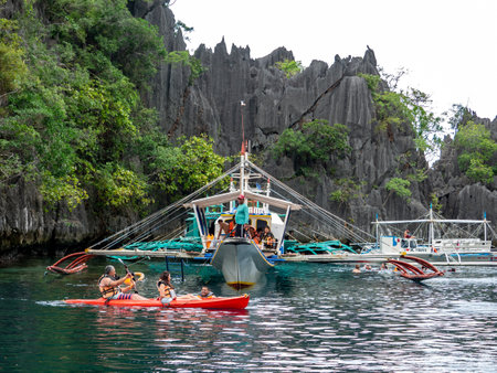 Nov 16, 2018 People who enjoy snorkeling on Coron Island, Palawan, Philippinesのeditorial素材