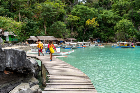 Nov 16, 2018 Tourists visiting the Kayangan lake at Coron Island, Palawan, Philippinesのeditorial素材