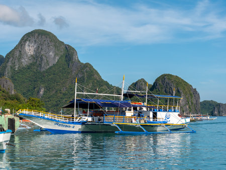 Nov 18,2018 A boat waiting for tourists at El Nido port, Palawan, Philippinesのeditorial素材