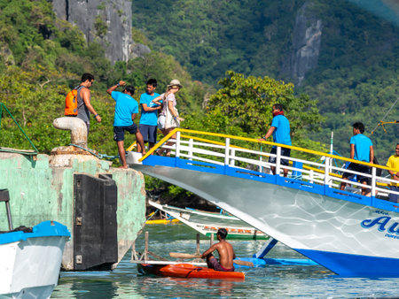 Nov 18,2018 People on board for the El Nido tour, Palawan, Philippinesのeditorial素材