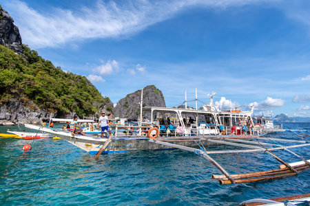 Nov 18,2018 Travelers arriving to see the Big lagoon at El nido, Palawan, Philippinesのeditorial素材