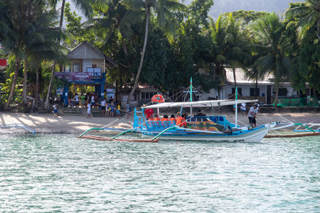 Dec 23,2018 People waiting to go hopping tour at Port Barton, Palawan, Philippinesのeditorial素材