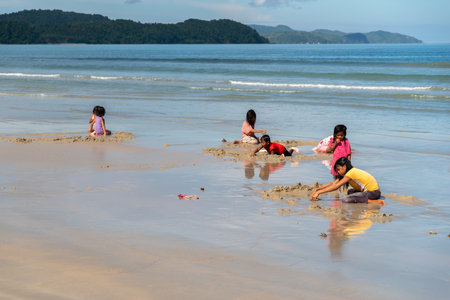 People who enjoy holidays in Long Beach at San Vicente, Palawan, Philippinesのeditorial素材