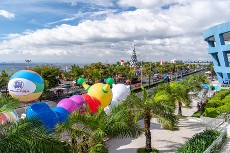 Jan 1, 2019 People watching the New Year parade at the Mall of Asia, Manila, Philippinesのeditorial素材