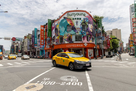 Aug 20, 2019 View of Ximen shopping district in Taipei. Popular pedestrian area in Taipei for shopping, with many restaurants and street food stalls, Taipei, Taiwanのeditorial素材