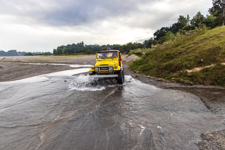 Dec 29, 2019 People who drive by car on Mount Pinatubo, Tarlac, Philippinesのeditorial素材