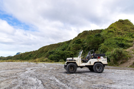 Dec 29, 2019 People who drive by car on Mount Pinatubo, Tarlac, Philippinesのeditorial素材