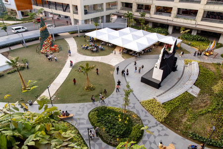 Dec 22, 2019 People going to the Ayala Mall Manila Bay to shop, Manila, Philippinesのeditorial素材